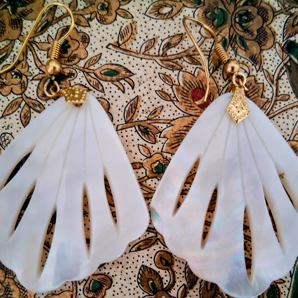 Mother Of Pearl Seashell Earrings